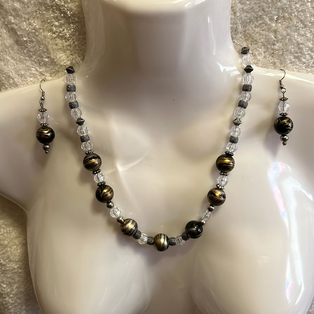 Women’s Beautiful Vintage Crystal, Tiger beads with matching Pierced Earrings